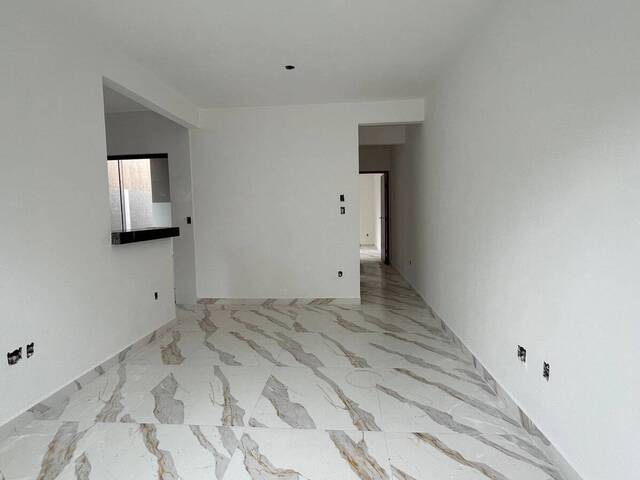 # - Casa para Venda em Rio das Ostras - RJ - 2