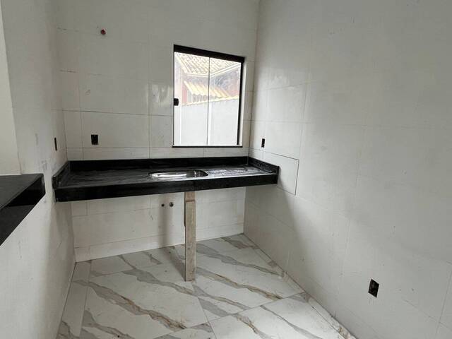 # - Casa para Venda em Rio das Ostras - RJ - 3